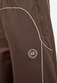 ZERNO PANTS - Tracksuit bottoms - cozy brown